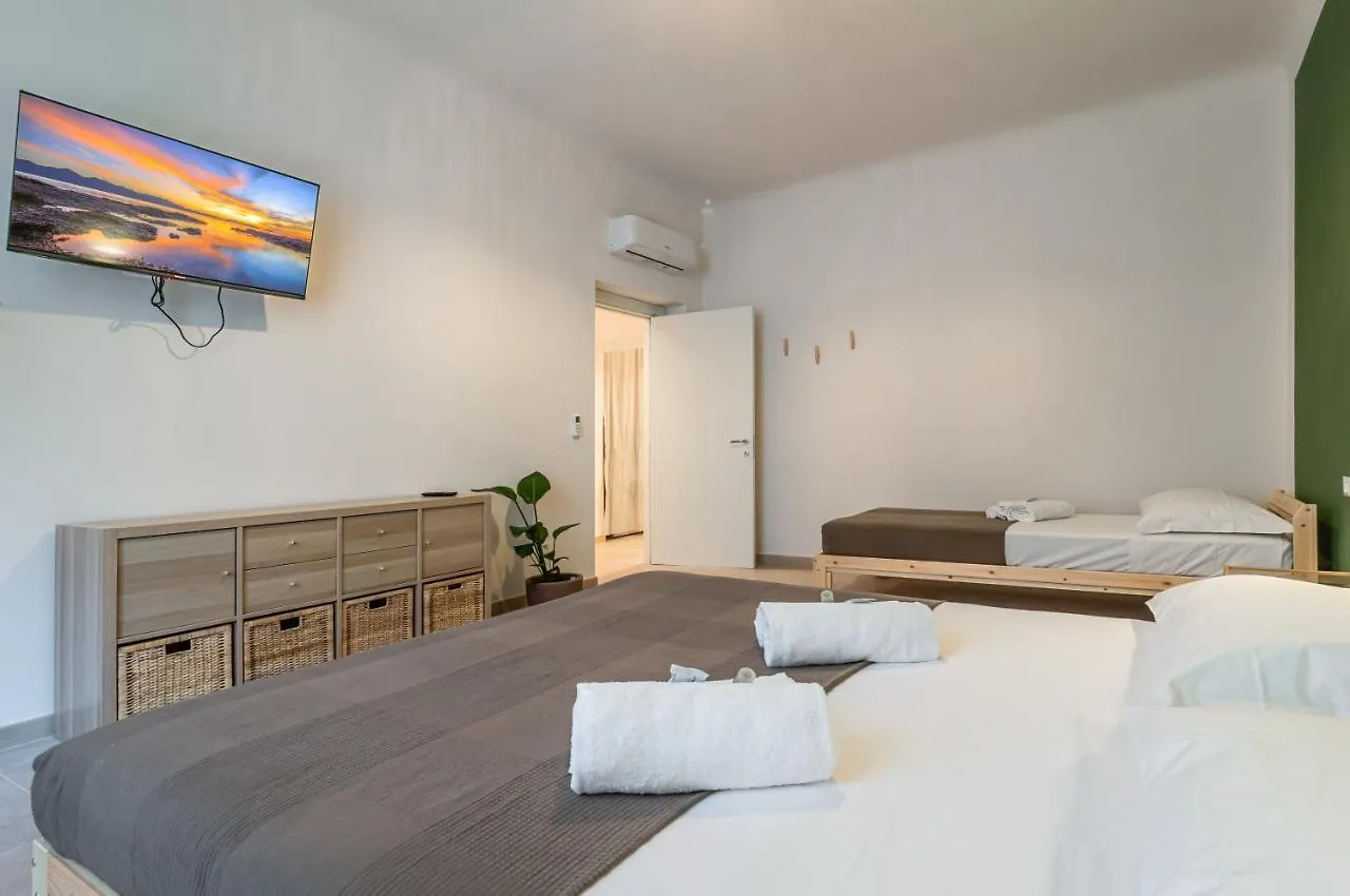 Lovely Oasi Apartment X7 - Near Central Station La Spezia Italy